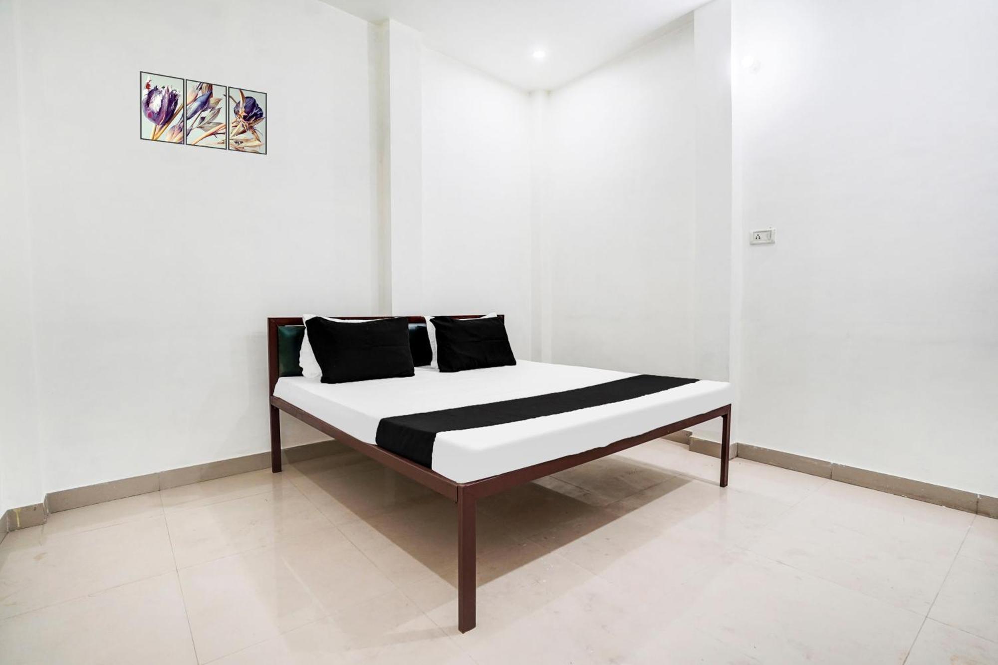 Hotel O The Moon Bareilly Exterior foto