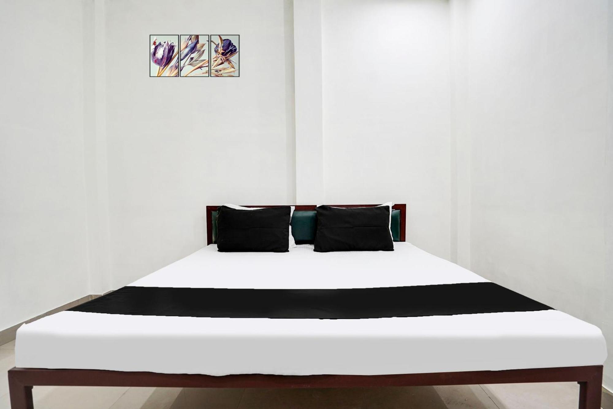Hotel O The Moon Bareilly Exterior foto