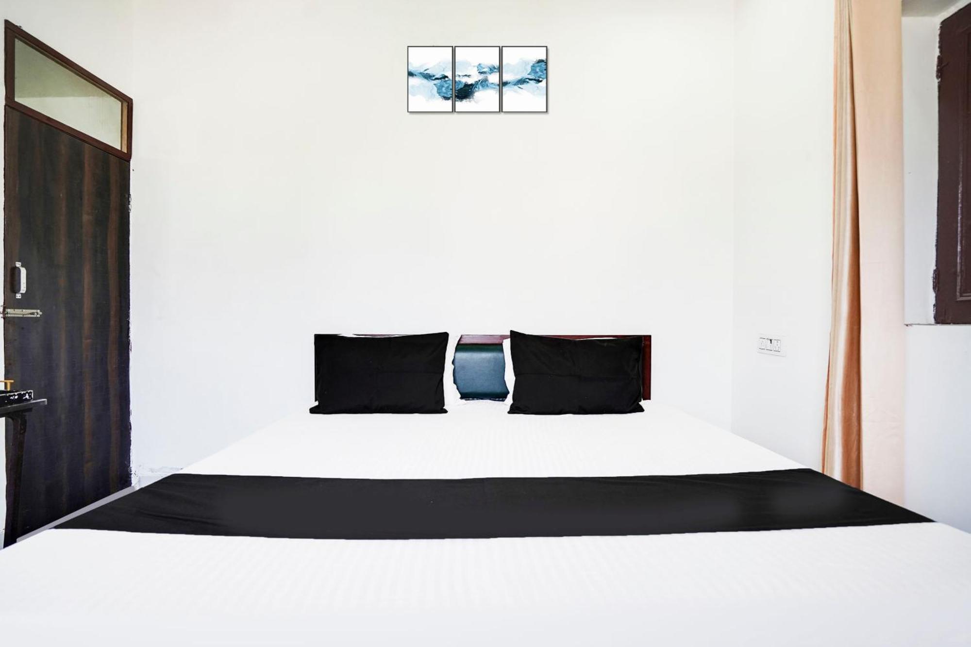 Hotel O The Moon Bareilly Exterior foto