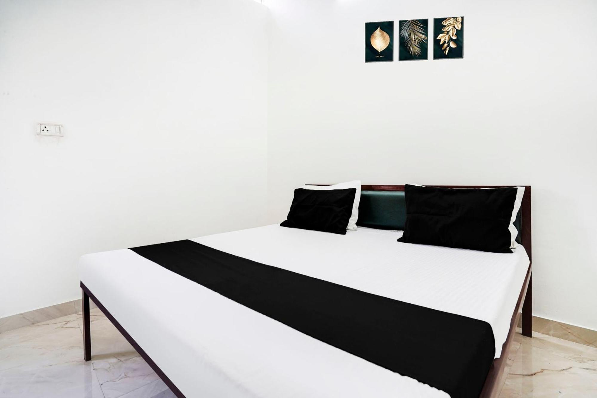 Hotel O The Moon Bareilly Exterior foto