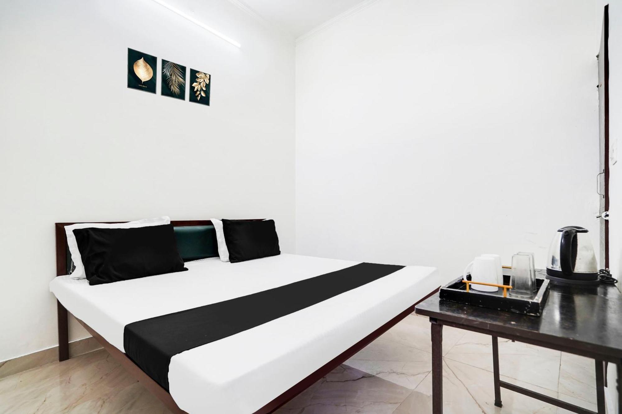 Hotel O The Moon Bareilly Exterior foto